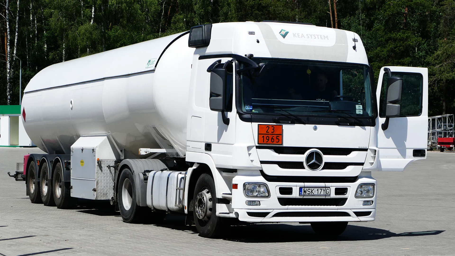 Mercedes cysterna gazowa